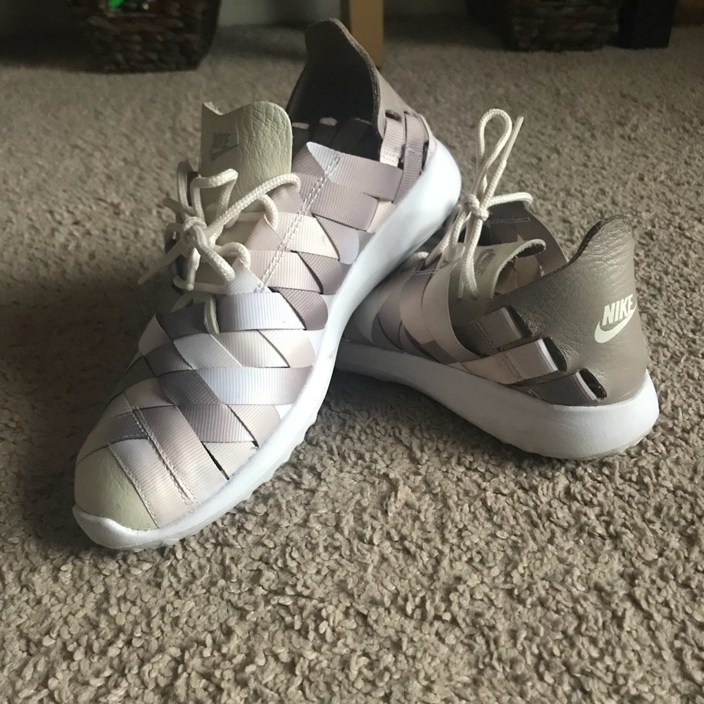 Nike Women’s Juvenate Woven 9W Shoes